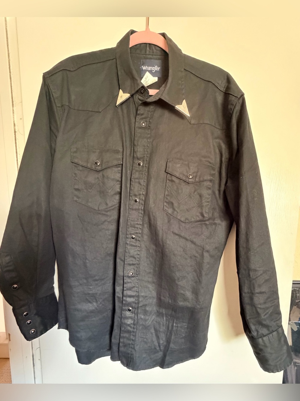 Wrangler Western style Black Shirt w/Silver Collar Tip